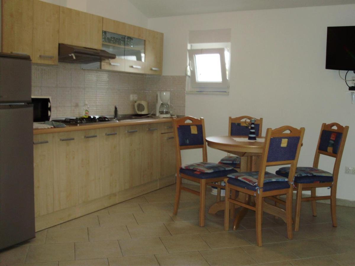 Apartments Ruzmarin Vrsi Bilik gambar