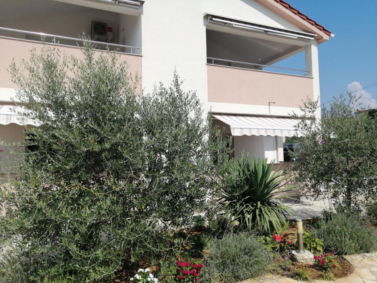 Apartments Ruzmarin Vrsi Luaran gambar